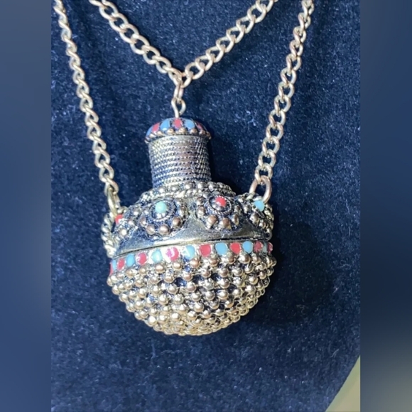 Amulet necklace with turquoise and coral colored stones - Picture 2 of 6